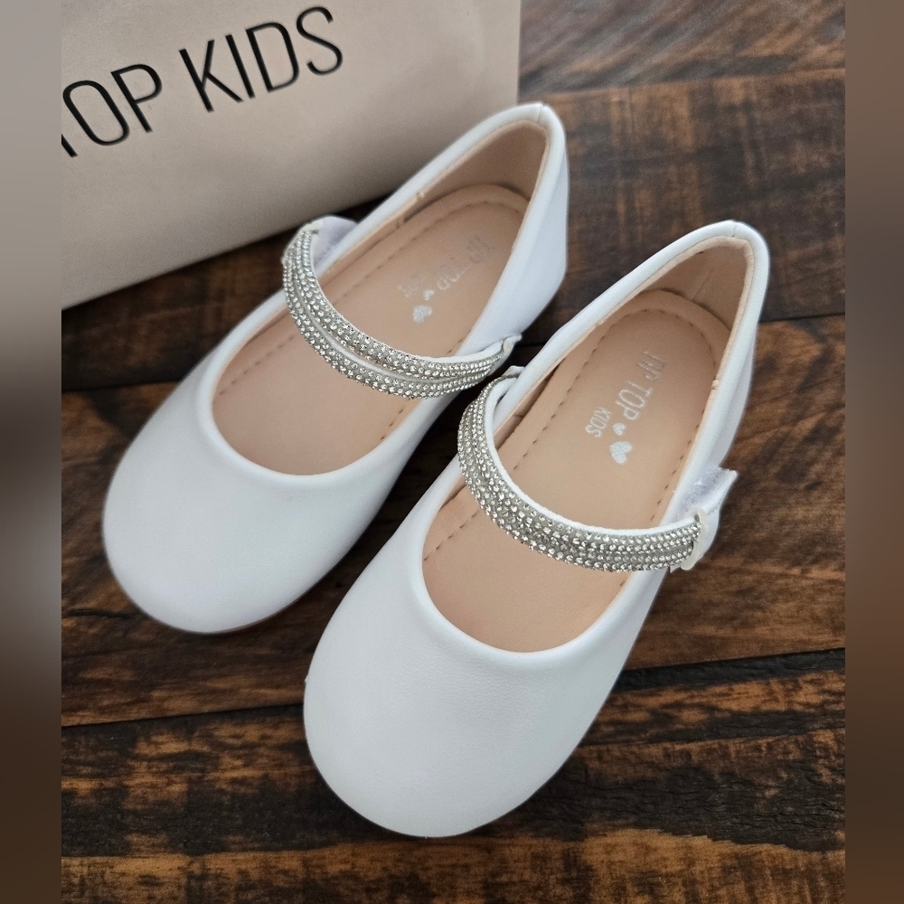 Tip Top Kids Girls MaryJane White Shoe with Rhinestone Strap. Style S187. Size 6